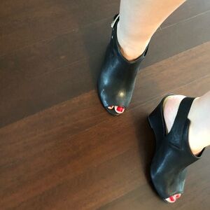 Elegant Black Peep-Toe Wedge Sandals